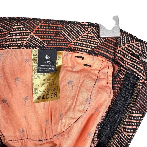 SCOTCH & SODA La Femme Selon Marie Sahara Social Printed Mid Rise Shorts - Picture 7 of 9